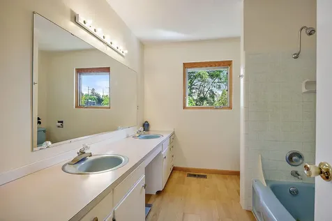 2045 E Main Street Ashland OR 97520