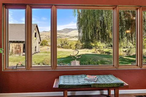 2045 E Main Street Ashland OR 97520