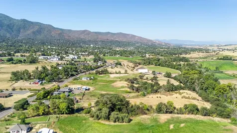 2045 E Main Street Ashland OR 97520