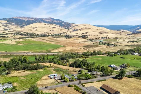 2045 E Main Street Ashland OR 97520