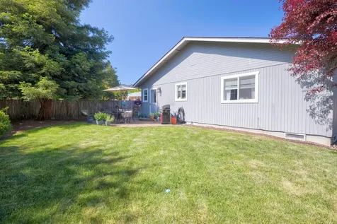 539 James Street Talent OR 97540