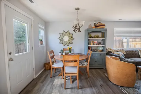 539 James Street Talent OR 97540