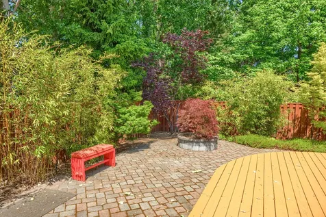 701 Salishan Court Ashland OR 97520