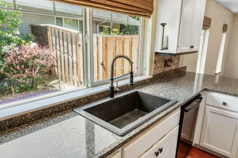 701 Salishan Court Ashland OR 97520