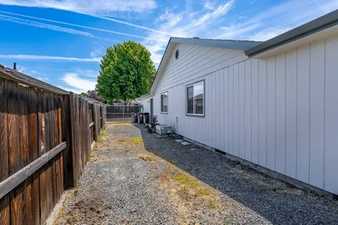 1219 Looking Glass Way Central Point OR 97502