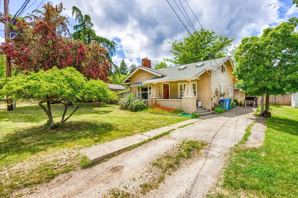 303 Palm Avenue Ashland OR 97520
