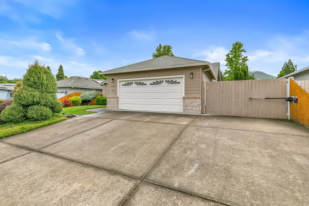 3040 Adams Circle Medford OR 97504