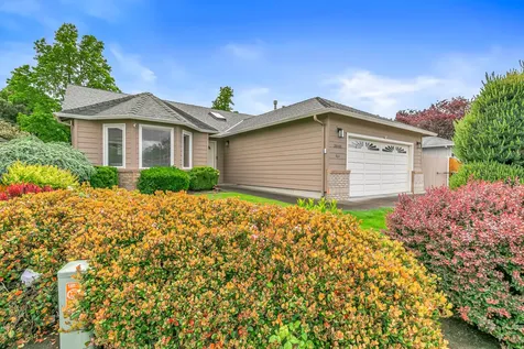 3040 Adams Circle Medford OR 97504