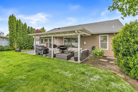 3040 Adams Circle Medford OR 97504