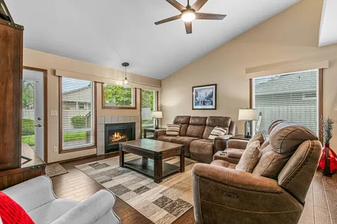 3040 Adams Circle Medford OR 97504