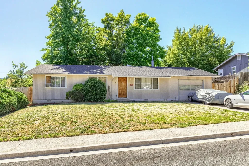 402 Placer Street Rogue River OR 97537