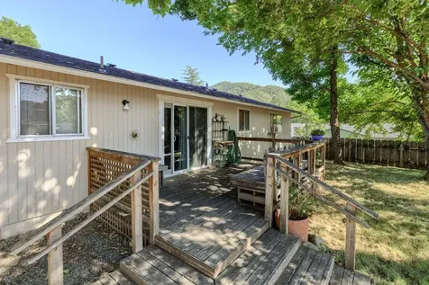 402 Placer Street Rogue River OR 97537
