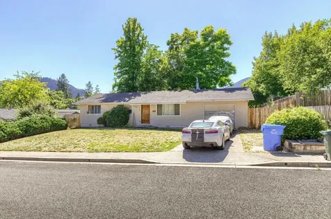 402 Placer Street Rogue River OR 97537