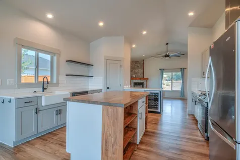4255 SW Badger Avenue Redmond OR 97756