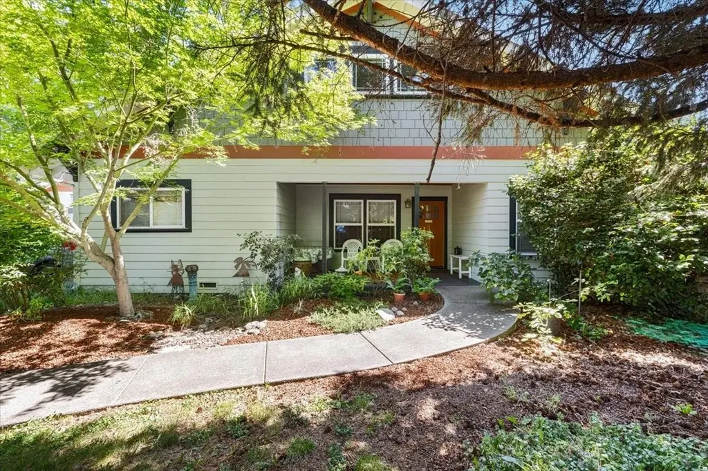 1205 E Park Street Grants Pass OR 97527