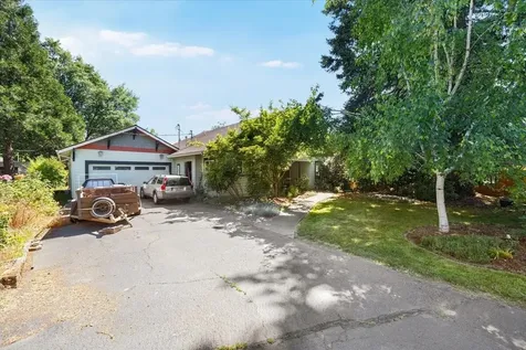 1205 E Park Street Grants Pass OR 97527