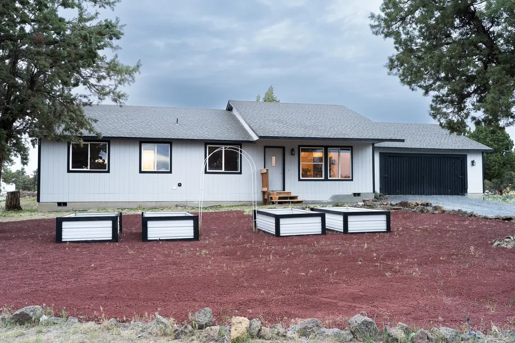 24880 Deer Lane Bend OR 97701