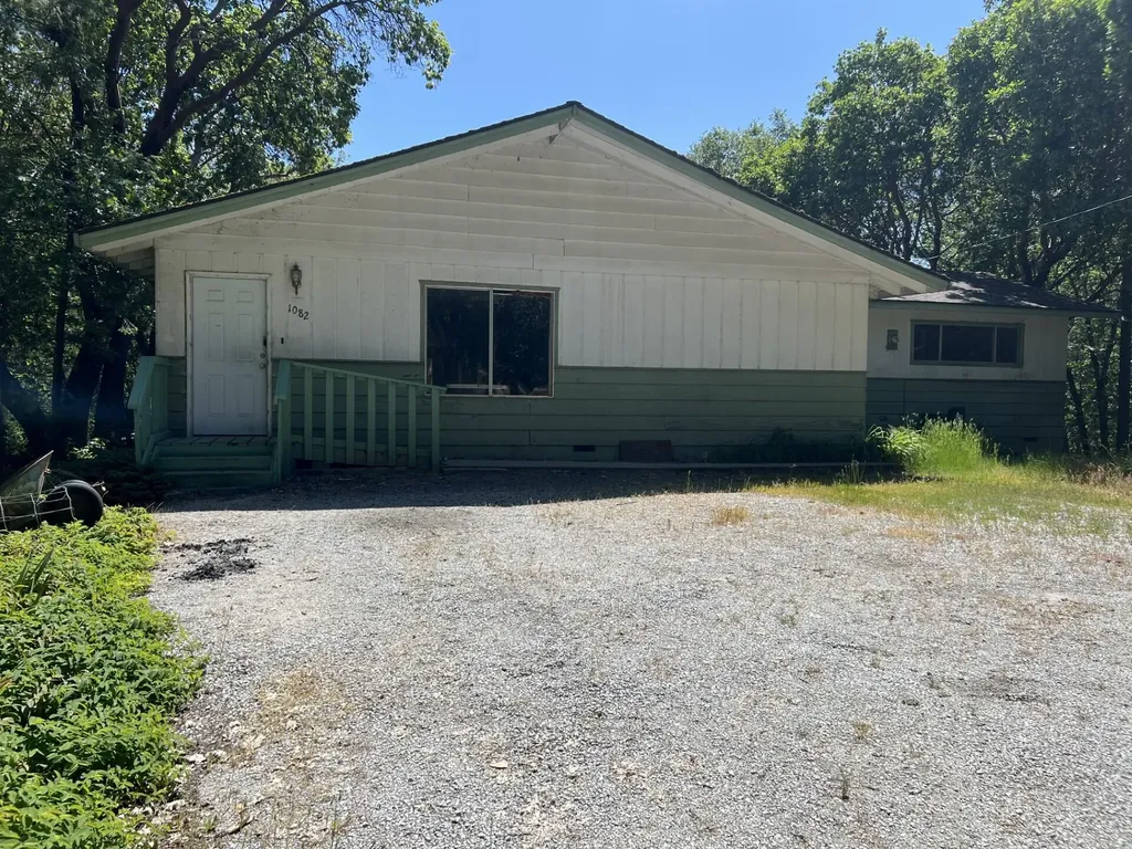 1082 Pinecrest Drive Grants Pass OR 97526