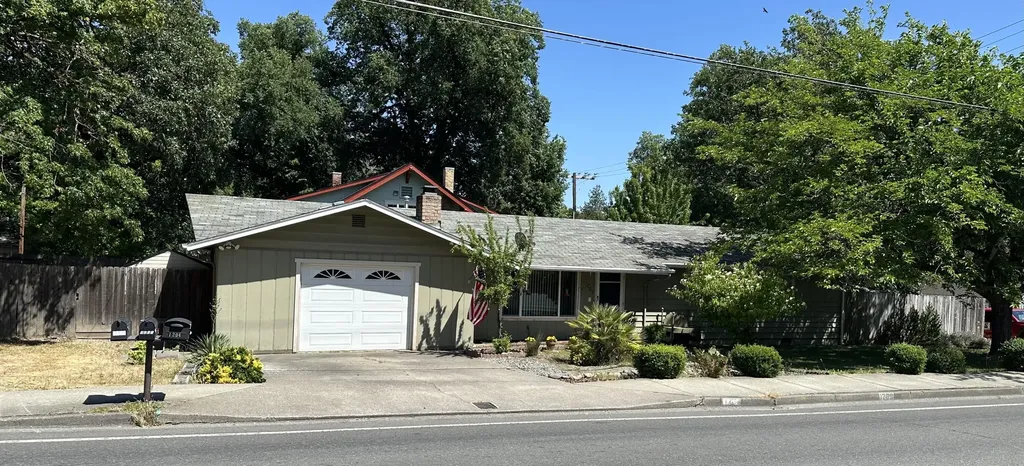 1205 NW Highland Avenue Grants Pass OR 97526