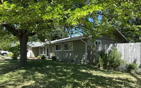 1205 NW Highland Avenue Grants Pass OR 97526