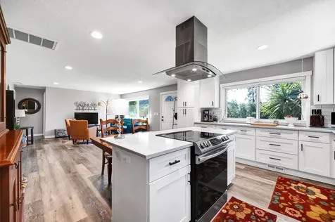 48521 E 1st Street Oakridge OR 97463