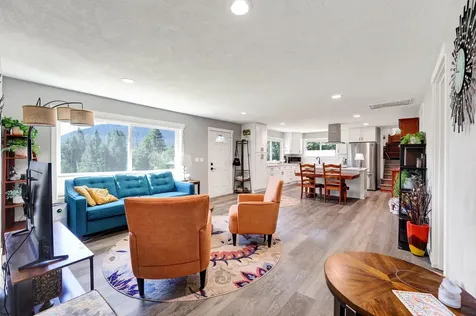 48521 E 1st Street Oakridge OR 97463