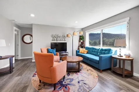 48521 E 1st Street Oakridge OR 97463