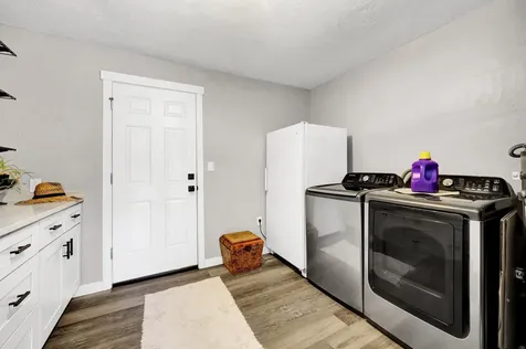 48521 E 1st Street Oakridge OR 97463