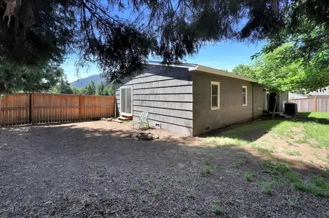 48521 E 1st Street Oakridge OR 97463