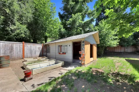 48521 E 1st Street Oakridge OR 97463