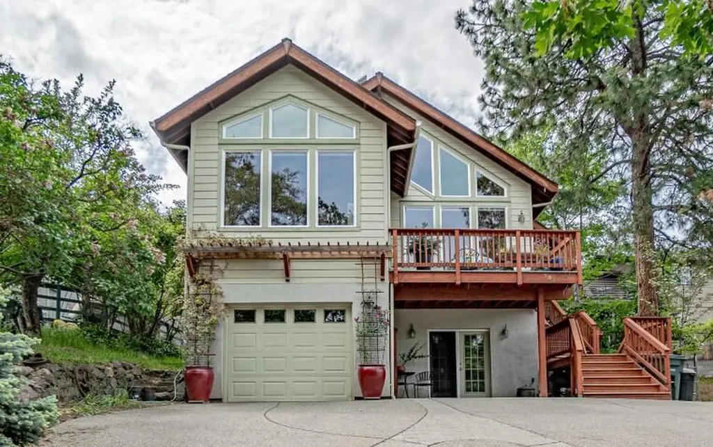 307 Hillcrest Street Ashland OR 97520
