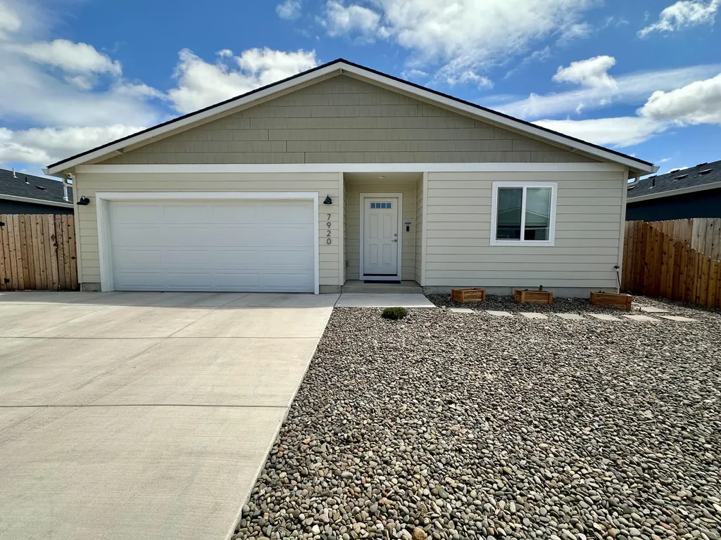 7920 Jacqueline Way White City OR 97503