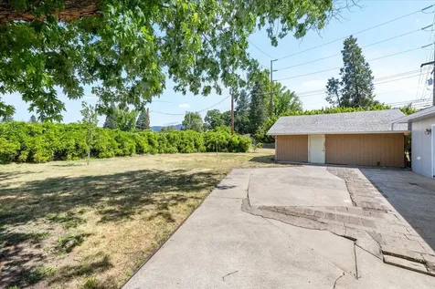 111 Glen Drive Grants Pass OR 97526