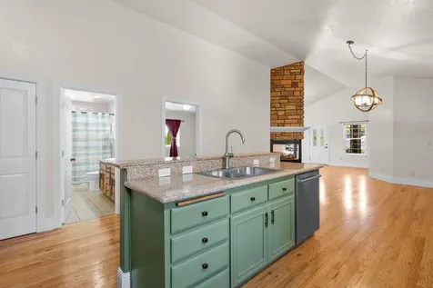 578 Old Waverly Way Eagle Point OR 97524