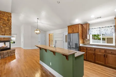 578 Old Waverly Way Eagle Point OR 97524