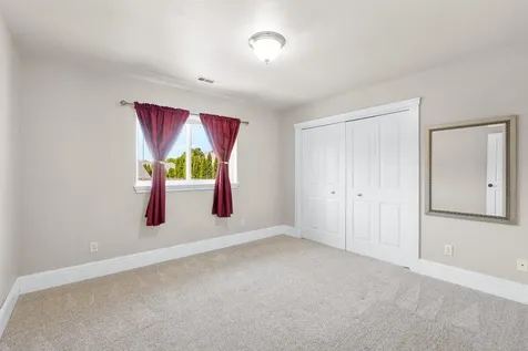 578 Old Waverly Way Eagle Point OR 97524