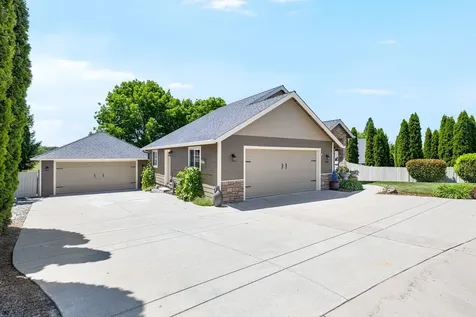 578 Old Waverly Way Eagle Point OR 97524