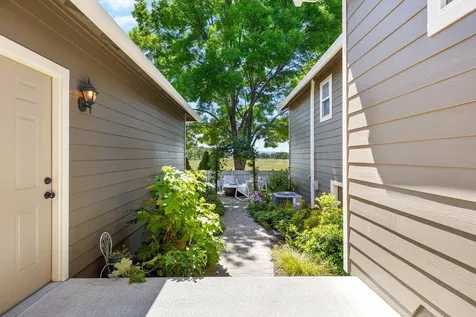 578 Old Waverly Way Eagle Point OR 97524