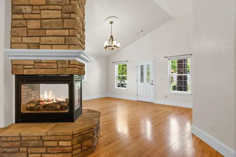 578 Old Waverly Way Eagle Point OR 97524