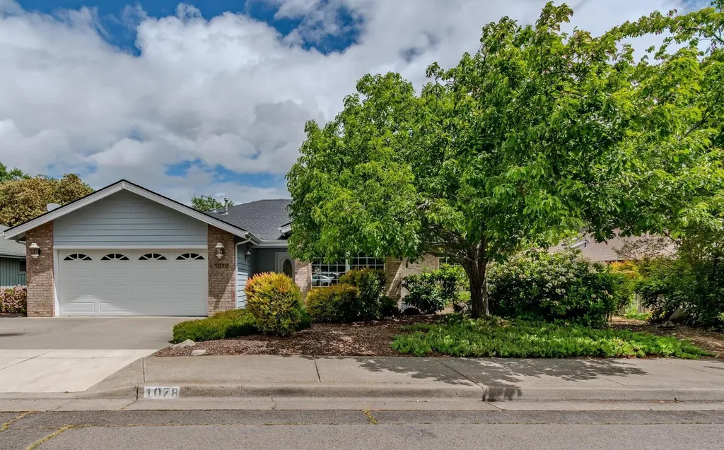 1078 Oak Knoll Drive Ashland OR 97520