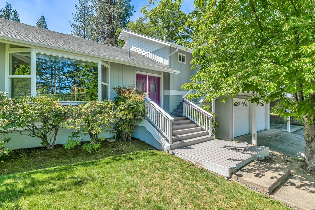 1820 Crestview Drive Ashland OR 97520