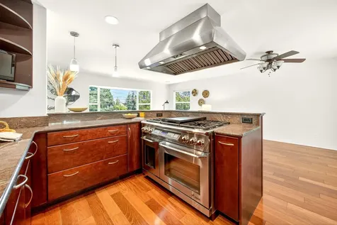 1820 Crestview Drive Ashland OR 97520