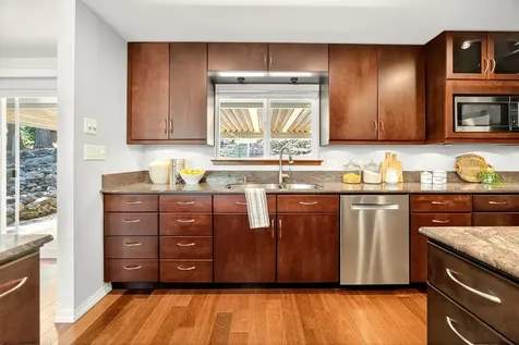 1820 Crestview Drive Ashland OR 97520