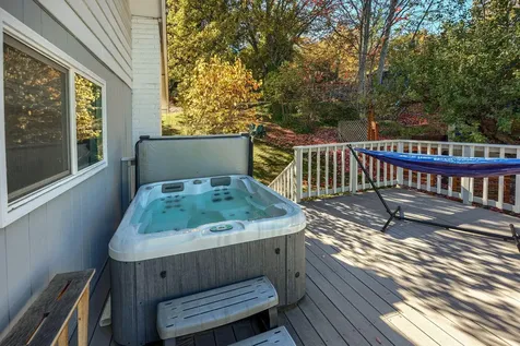 1820 Crestview Drive Ashland OR 97520