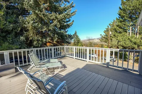 1820 Crestview Drive Ashland OR 97520