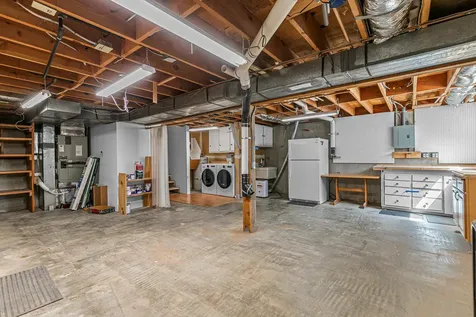 1820 Crestview Drive Ashland OR 97520