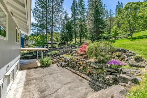 1820 Crestview Drive Ashland OR 97520