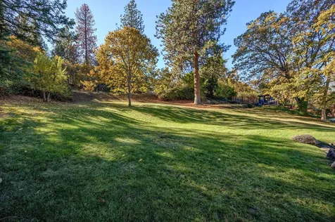 1820 Crestview Drive Ashland OR 97520