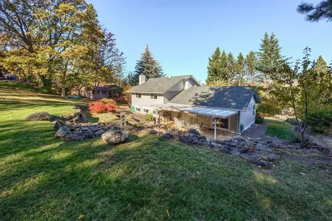 1820 Crestview Drive Ashland OR 97520