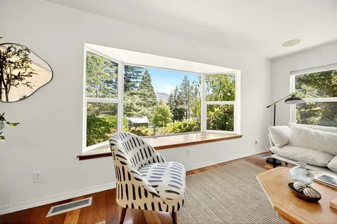 1820 Crestview Drive Ashland OR 97520